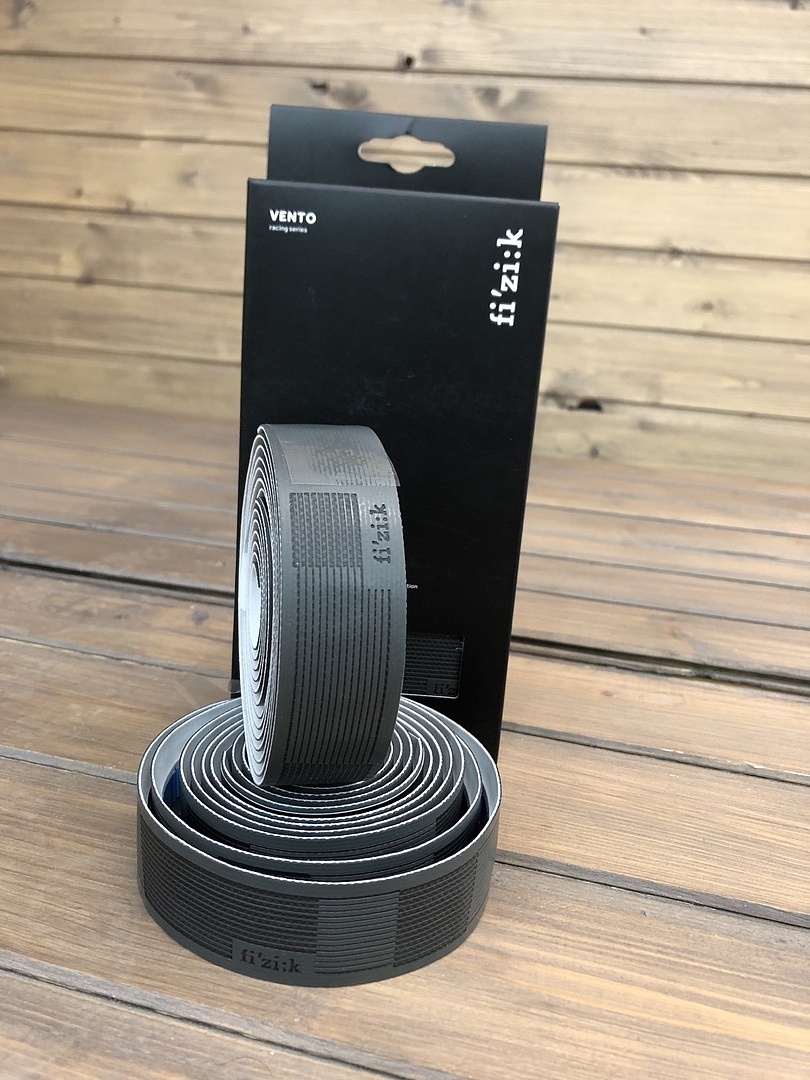 ウェア Fizik VENTO Купить Обмотка Fizik Vento Solocush Tacky Dark Grey 2,7 mm за