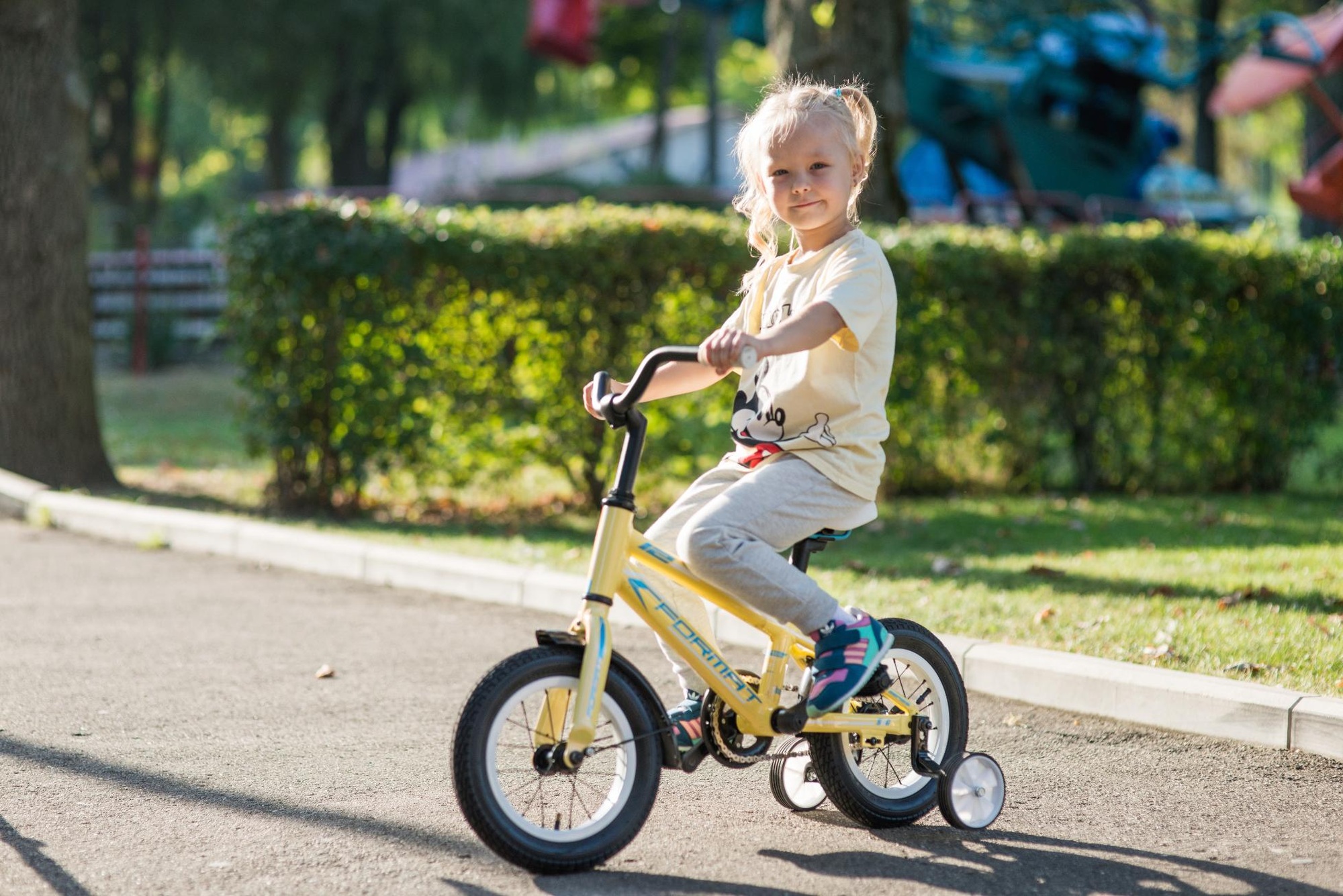 Велосипед для детей от года лучшие. Дети с велосипедом. Велик детский. Маленький велосипед. Детские велосипеды для детей.