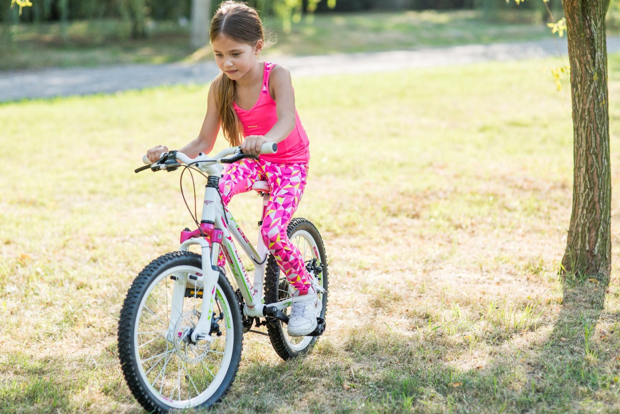 Любое для 7 лет. Велосипед format 7422. Велосипед для девочки. Велосипед для ребенка 8 лет. Девушка на велосипеде.