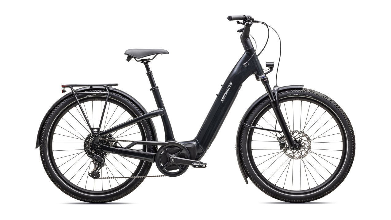 TURBO COMO - современный уровень комфорта Specialized Turbo Como 4.0 2025 Cast Black / Silver Reflective Артикул 90424-5402, 90424-5404, 90424-5403