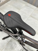 24 дюйма (7-11 лет) Silverback Spyke 24 SE 2026 Gloss Moondust Metallic Grey-Gloss Red Артикул 4816026331655