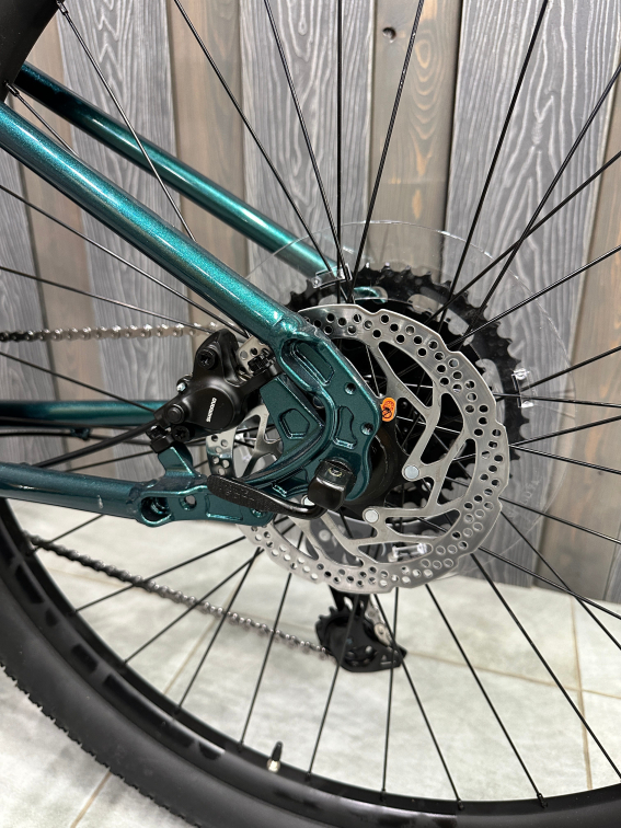 Купить Silverback SE:SERIES 9 29 2026 Gloss Metallic Emerald/Matt Black Артикул 4816026331327, 4816026331334