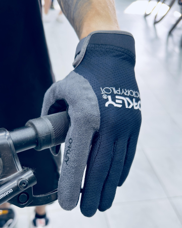 Велоперчатки Велоперчатки женские LF Oakley All Mountain Mtb Glove Blackout Артикул FOS800022-02E-M, FOS800022-02E-L, FOS800022-02E-S