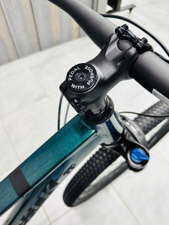 Купить Silverback SE:SERIES 9 29 2026 Gloss Metallic Emerald/Matt Black Артикул 4816026331327, 4816026331334