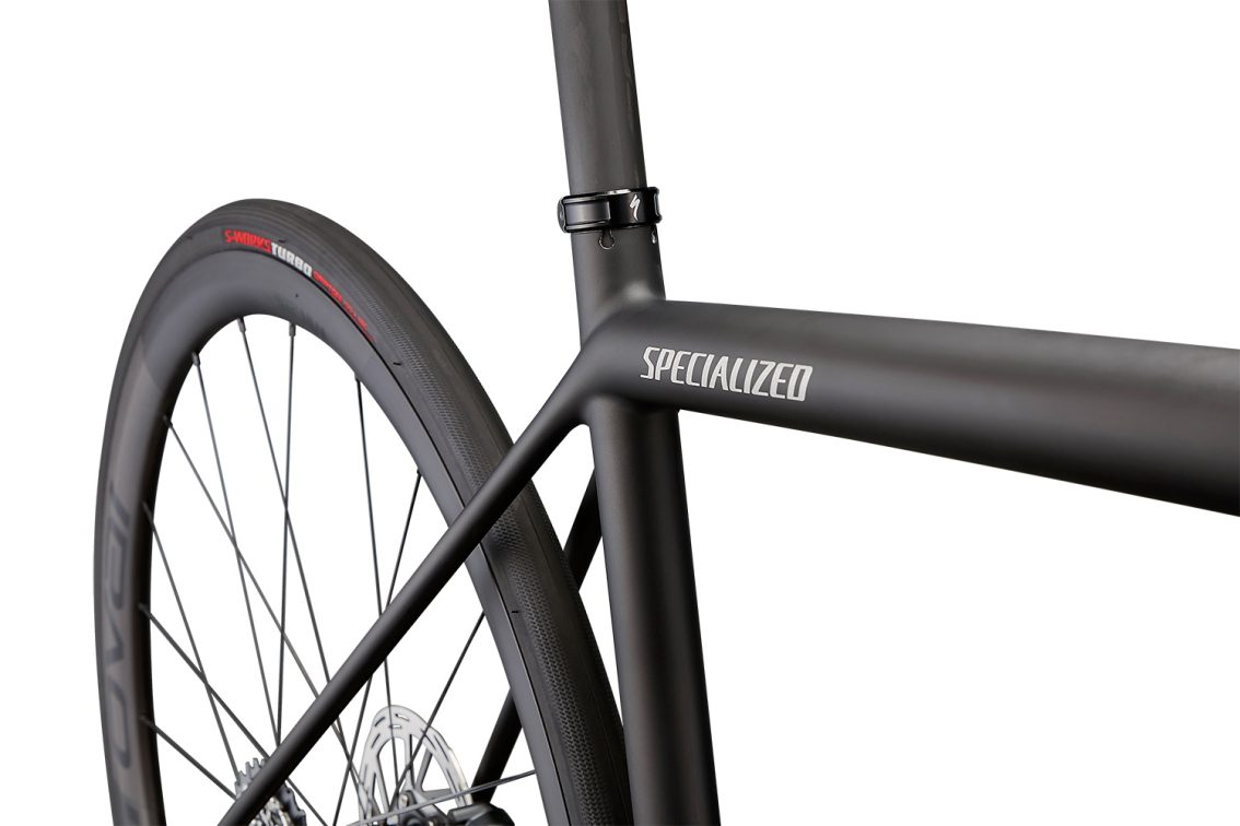 Шоссейные велосипеды Specialized Aethos Pro 2022 Carbon/Flake Silver/Gloss Black Fork Fade Артикул 97222-1158, 97222-1152, 97222-1156, 97222-1161, 97222-1154, 97222-1149