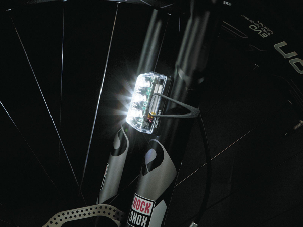 Фонарь передний Topeak WhiteLite Aero USB габаритный на ногу вилки с зарядкой