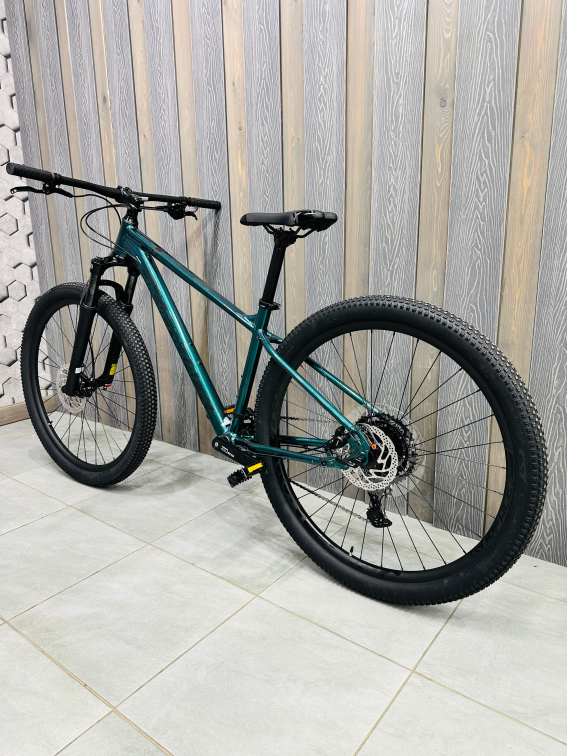 Купить Silverback SE:SERIES 9 29 2026 Gloss Metallic Emerald/Matt Black Артикул 4816026331327, 4816026331334