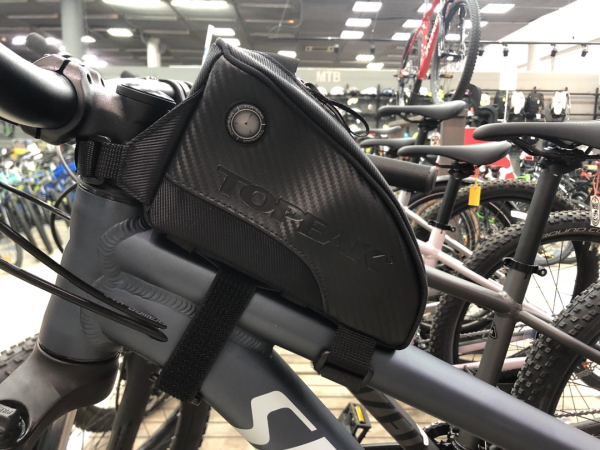 Велосумка на верхнюю трубу Topeak Fuel Tank (M) с отверстием под кабель аккумулятора