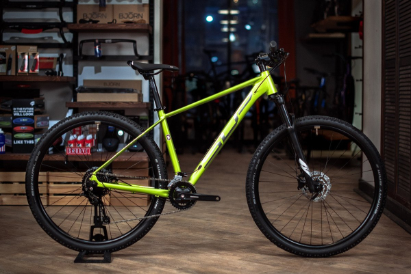 Superior XC 859 2024 Matte Lime Metallic Chrome Silver