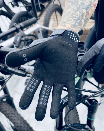Велоперчатки Велоперчатки женские LF Oakley All Mountain Mtb Glove Blackout Артикул FOS800022-02E-M, FOS800022-02E-L, FOS800022-02E-S