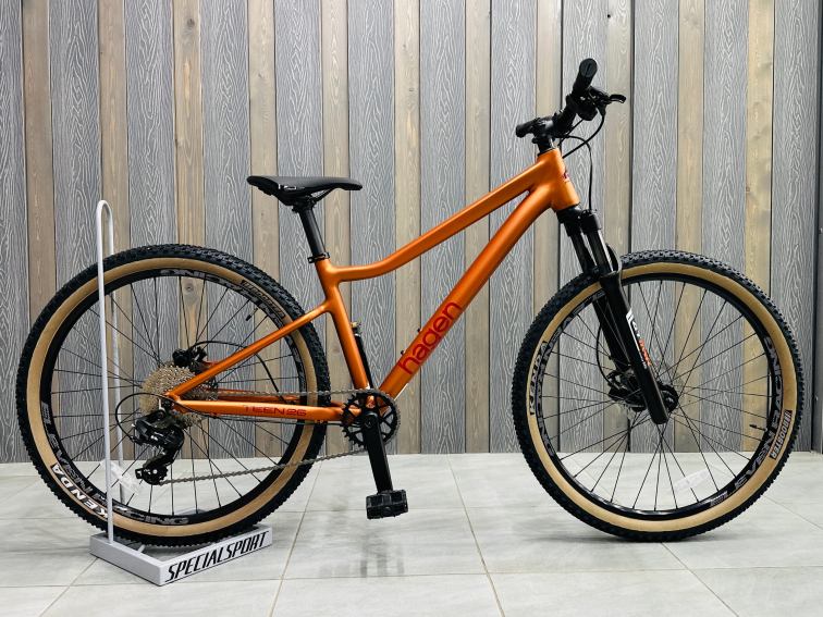 26-27 дюймов (10-16 лет) Hagen Teen 26 2025 Copper Артикул H25T26COXS