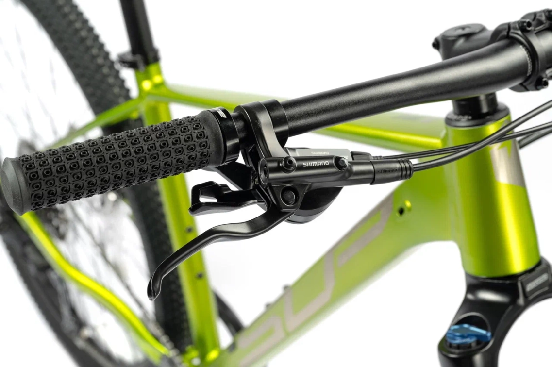 Купить Superior XC 879 2025 Matte Lime Metallic/Chrome Silver  Артикул 801.2025.29474, 801.2025.29470