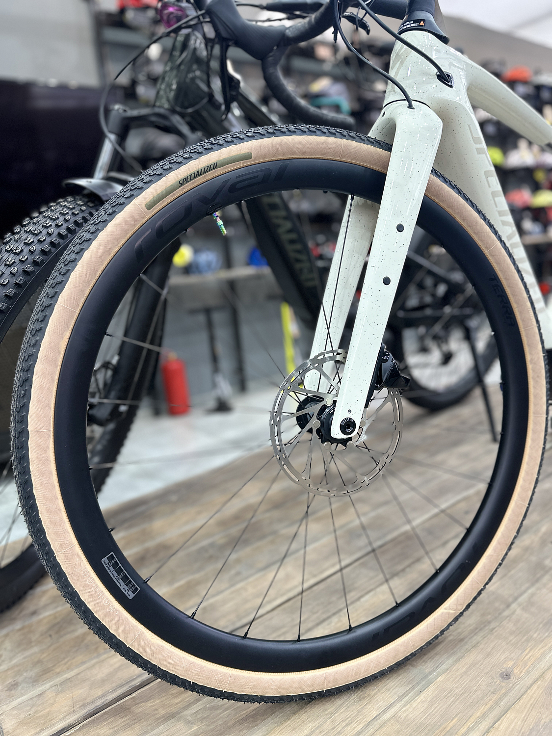 Покрышка 700 Specialized Pathfinder TLR Tan Wall