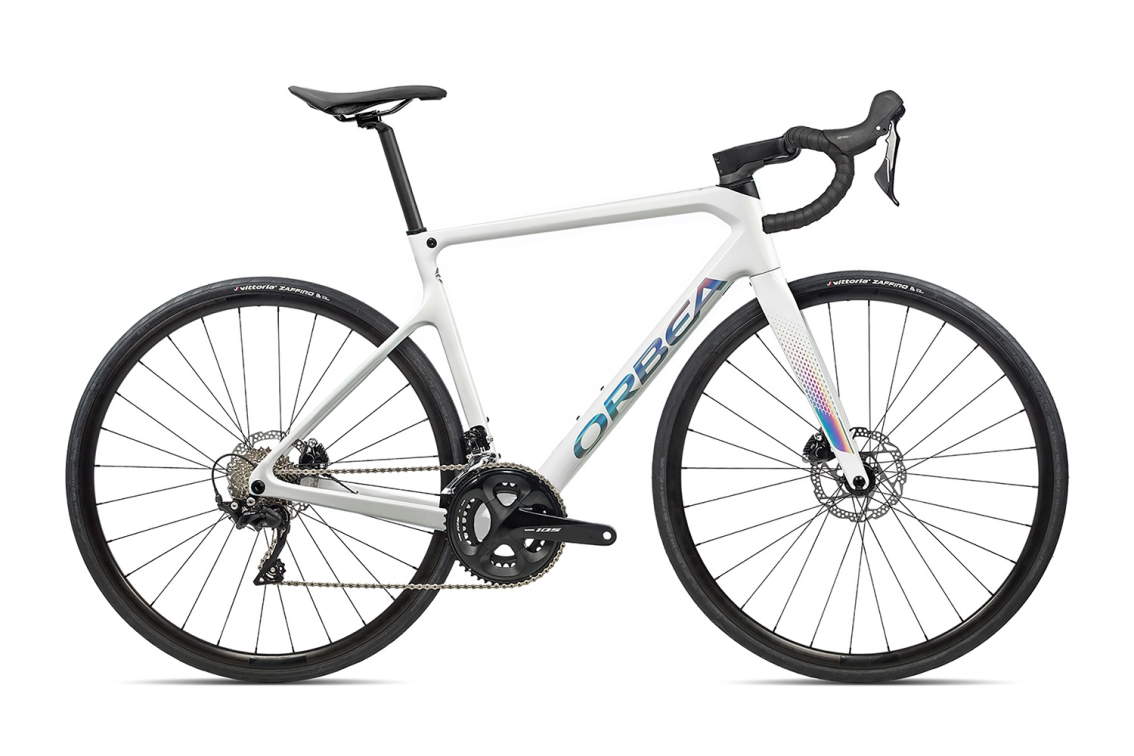 Шоссейные велосипеды Orbea ORCA M30 2022 White/Rainbow Артикул M11853WR, M118БР51