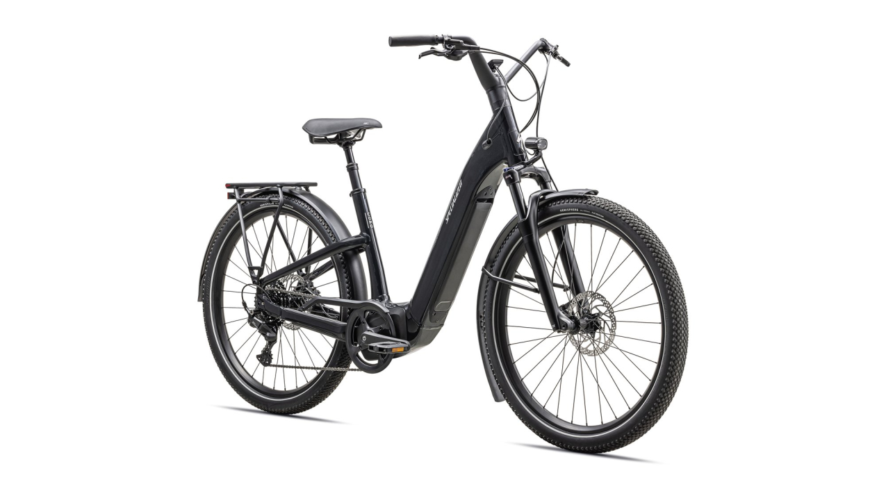 TURBO COMO - современный уровень комфорта Specialized Turbo Como 4.0 2025 Cast Black / Silver Reflective Артикул 90424-5402, 90424-5404, 90424-5403