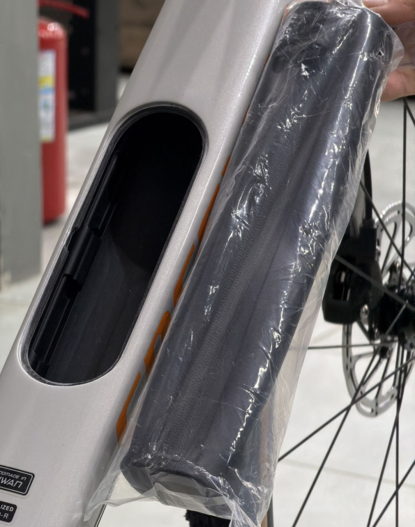 Гравийные велосипеды, комфорт плюс Specialized Diverge 4 Comp Carbon 2026 SRAM Apex AXS Dolomite Metallic/ Orange Zest Артикул 95426-5049, 95426-5054, 95426-5056, 95426-5061, 95426-5052, 95426-5058