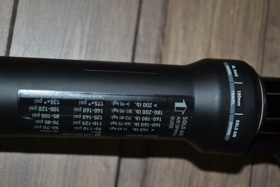 Вилки Вилка 29 RockShox 30 Gold 29, Solo Air spring, remote lockout, rebound adjust, 9mm QR, OEM Артикул 