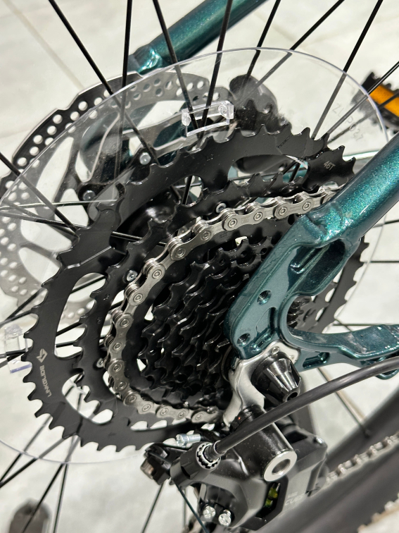 Купить Silverback SE:SERIES 9 29 2026 Gloss Metallic Emerald/Matt Black Артикул 4816026331327, 4816026331334