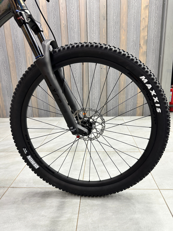 Купить Silverback SE:SERIES 10 29 2026 Gloss Rainbow Pearl/Matt Black Артикул 4816026331402, 4816026331396