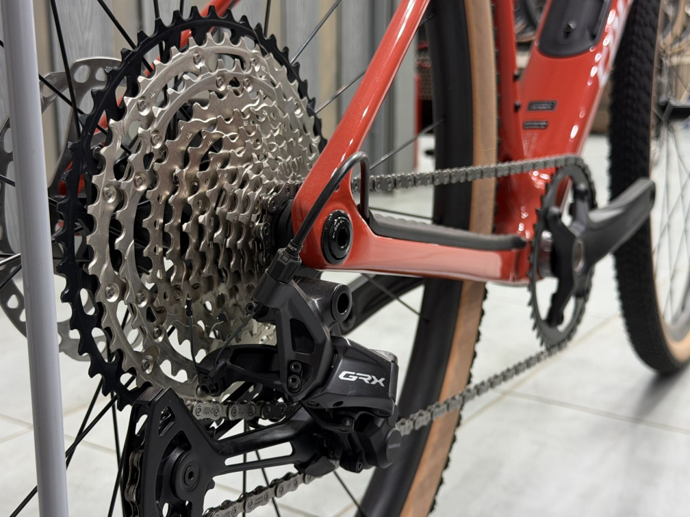 Гравийные велосипеды, комфорт плюс Specialized Diverge 4 Sport Carbon 2026 Shimano GRX 600 Deep Orange/ Dune White Артикул 95426-6449, 95426-6456, 95426-6461, 95426-6454, 95426-6452, 95426-6458