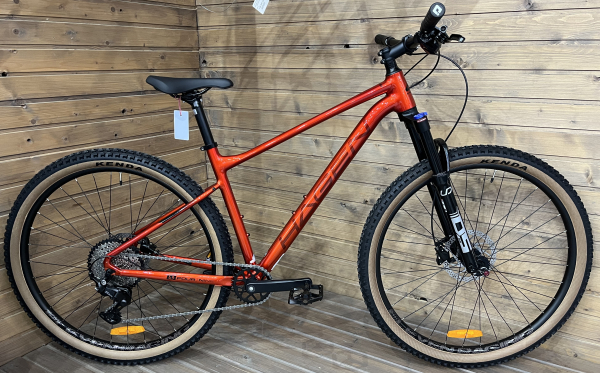 Hagen Four 4.9 29 2025 Dark Orange