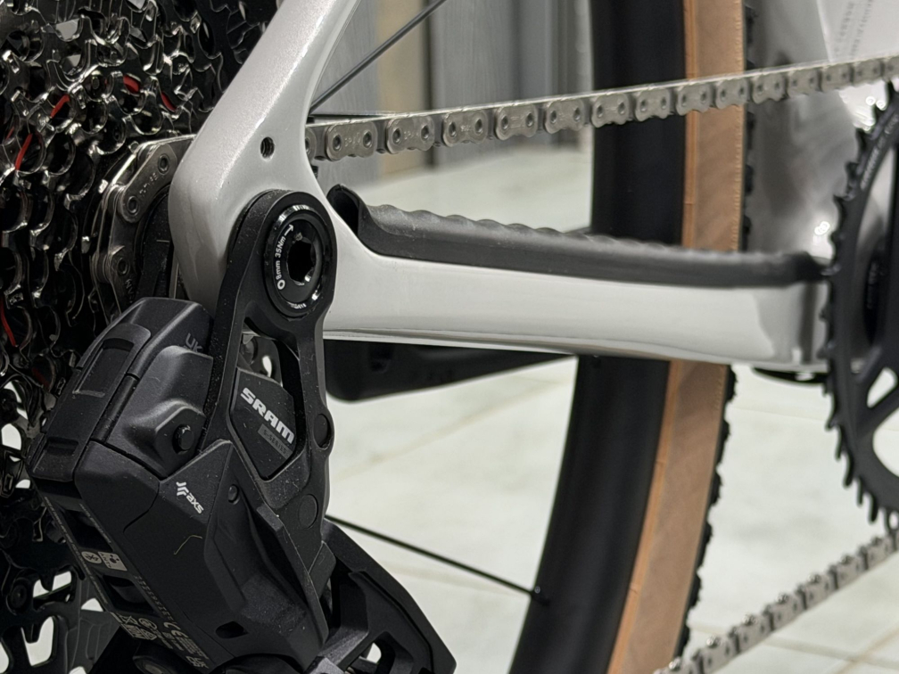 Гравийные велосипеды, комфорт плюс Specialized Diverge 4 Comp Carbon 2026 SRAM Apex AXS Dolomite Metallic/ Orange Zest Артикул 95426-5049, 95426-5054, 95426-5056, 95426-5061, 95426-5052, 95426-5058