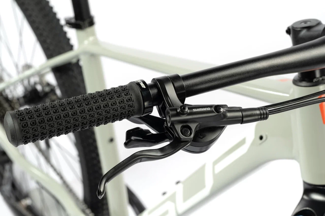 Купить Superior XC 879 2025 Gloss Grey/Orange Артикул 801.2025.29472