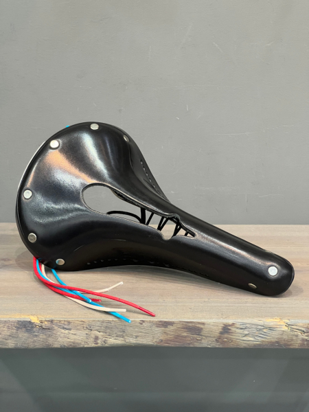седло brooks b17 narrow carved black