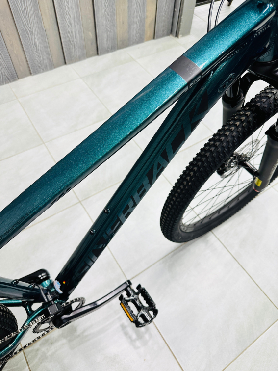 Купить Silverback SE:SERIES 9 29 2026 Gloss Metallic Emerald/Matt Black Артикул 4816026331327, 4816026331334