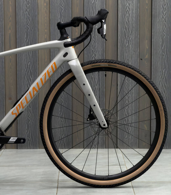 Гравийные велосипеды, комфорт плюс Specialized Diverge 4 Comp Carbon 2026 SRAM Apex AXS Dolomite Metallic/ Orange Zest Артикул 95426-5049, 95426-5054, 95426-5056, 95426-5061, 95426-5052, 95426-5058