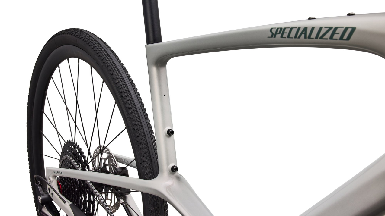 Городские велосипеды Specialized Sirrus X 5.0 2027 Gloss Dolomite Metallic / Fjord Metallic Frost Reflective Артикул 92427-3203, 92427-3206, 92427-3204