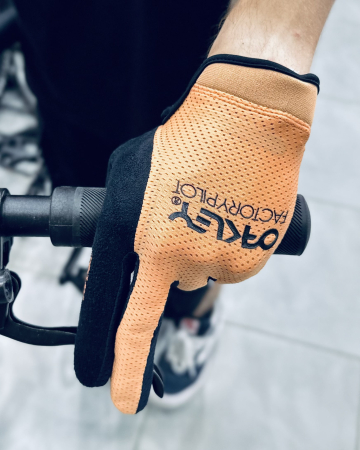 Велоперчатки Велоперчатки женские LF Oakley All Mountain Mtb Glove Soft Orange Артикул FOS800022-73K-M, FOS800022-73K-L