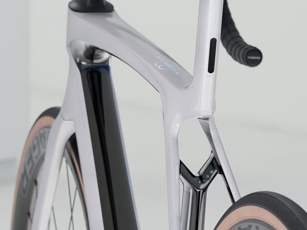 Шоссейные велосипеды Trek Madone SL 6 105 Di2 Gen 8 White Prismatic Артикул 5319984, 5319982, 5319983, 5319985