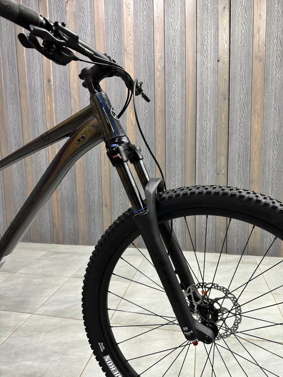 Купить Silverback SE:SERIES 10 29 2026 Gloss Rainbow Pearl/Matt Black Артикул 4816026331402, 4816026331396