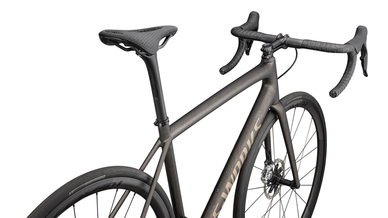 S-WORKS велосипеды шоссе Specialized S-Works Aethos - SRAM RED AXS 2025 Satin Doppio / Gunmetal Dry Brushed / Gold Pearl Артикул 97225-0049, 97225-0056, 97225-0052, 97225-0054, 97225-0058, 97225-0061