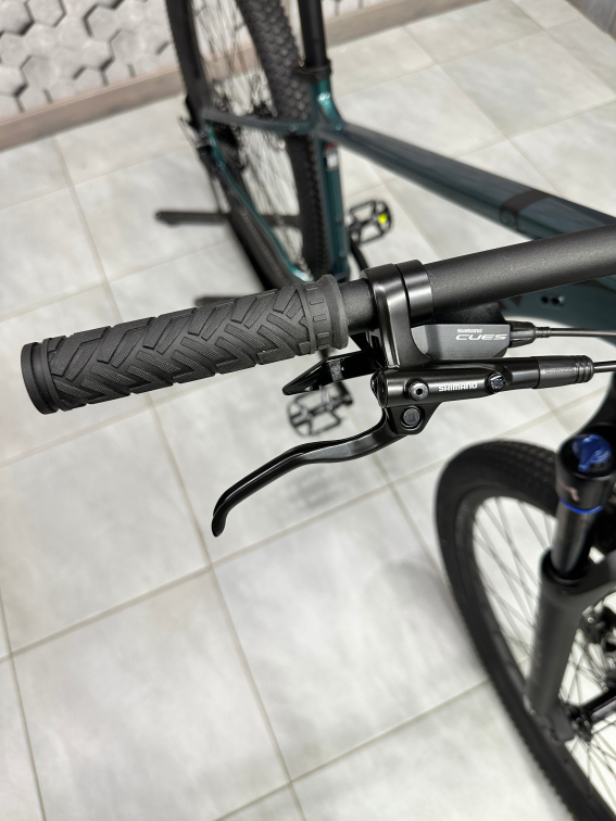 Купить Silverback SE:SERIES 9 29 2026 Gloss Metallic Emerald/Matt Black Артикул 4816026331327, 4816026331334