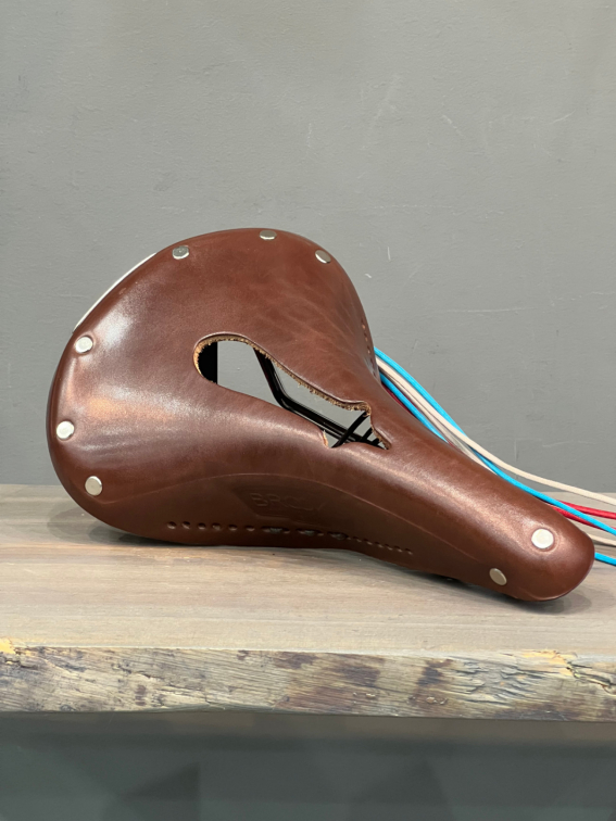 Седла Седло Brooks B17 Carved Brown Артикул 