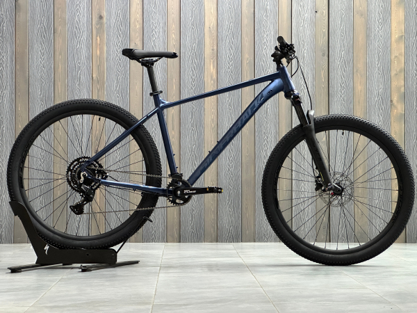 Silverback SE:SERIES 9 29 2026 Matt Deep Passion Blue/Gloss Blue