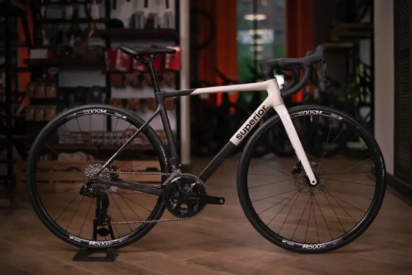 Superior RR 9.5 Matte Carbon/White