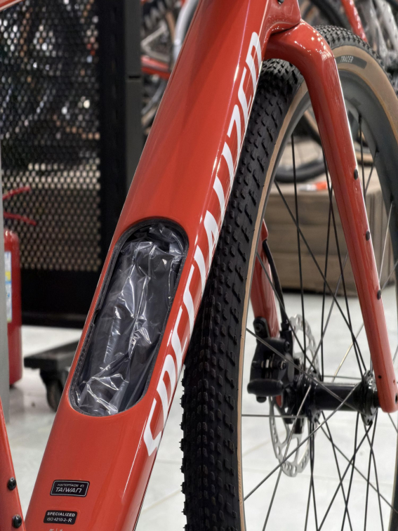 Гравийные велосипеды, комфорт плюс Specialized Diverge 4 Sport Carbon 2026 Shimano GRX 600 Deep Orange/ Dune White Артикул 95426-6449, 95426-6456, 95426-6461, 95426-6454, 95426-6452, 95426-6458