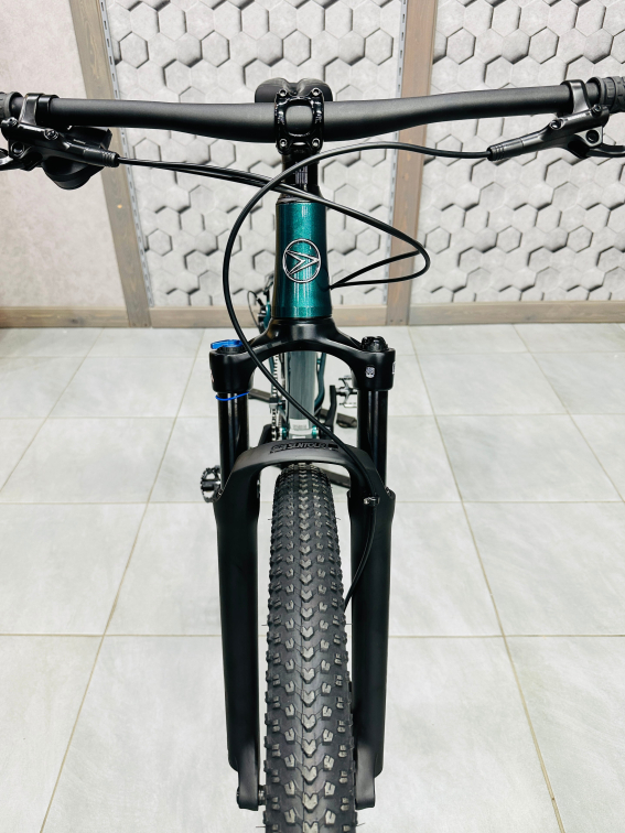 Купить Silverback SE:SERIES 9 29 2026 Gloss Metallic Emerald/Matt Black Артикул 4816026331327, 4816026331334