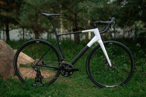 Superior X-ROAD 9.3 GF 2024 Matte Carbon/White