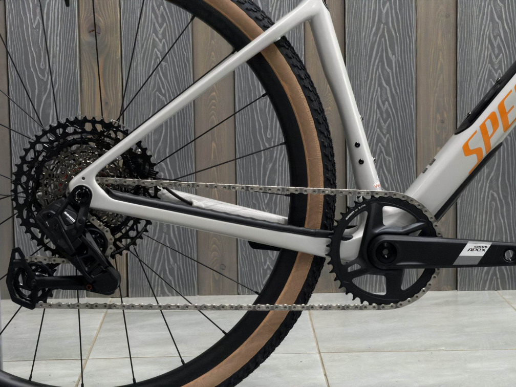 Гравийные велосипеды, комфорт плюс Specialized Diverge 4 Comp Carbon 2026 SRAM Apex AXS Dolomite Metallic/ Orange Zest Артикул 95426-5049, 95426-5054, 95426-5056, 95426-5061, 95426-5052, 95426-5058