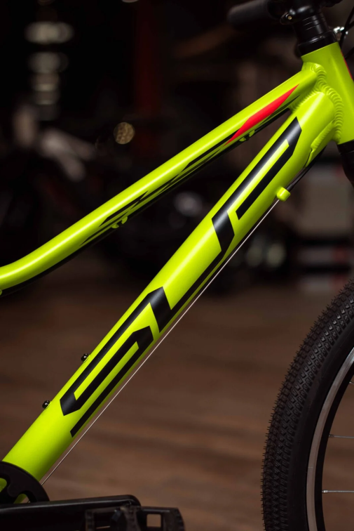 24 дюйма (7-11 лет) Superior Racer XC 24 2025 Matte Lime/Black/Red Артикул 801.2025.29603