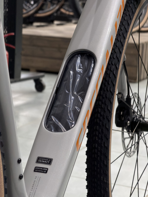 Гравийные велосипеды, комфорт плюс Specialized Diverge 4 Comp Carbon 2026 SRAM Apex AXS Dolomite Metallic/ Orange Zest Артикул 95426-5049, 95426-5054, 95426-5056, 95426-5061, 95426-5052, 95426-5058