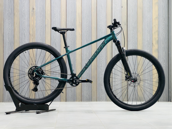 Silverback SE:SERIES 9 29 2026 Gloss Metallic Emerald/Matt Black