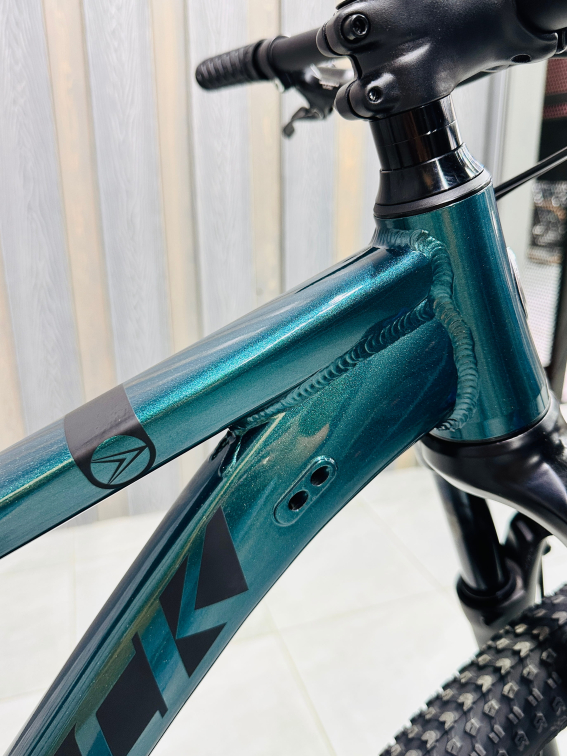 Купить Silverback SE:SERIES 9 29 2026 Gloss Metallic Emerald/Matt Black Артикул 4816026331327, 4816026331334