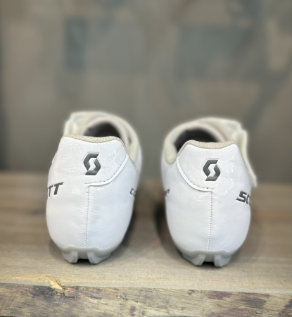 Велотуфли шоссе и триатлон Велотуфли женские Scott Road Comp gloss white/gloss black Артикул 7613368818984, 7613368819011, 7613368819028, 7613368818991
