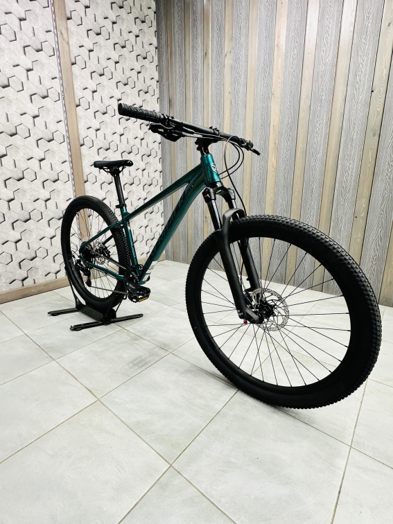 Купить Silverback SE:SERIES 9 29 2026 Gloss Metallic Emerald/Matt Black Артикул 4816026331327, 4816026331334