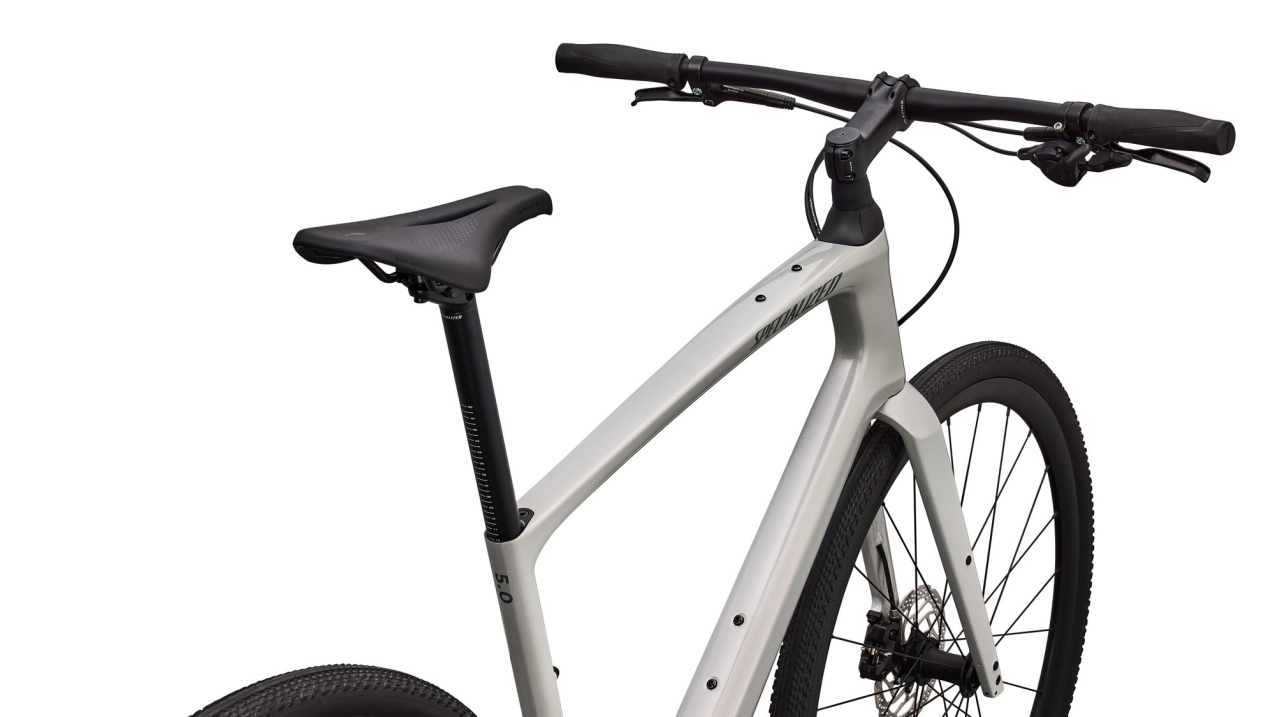 Городские велосипеды Specialized Sirrus X 5.0 2027 Gloss Dolomite Metallic / Fjord Metallic Frost Reflective Артикул 92427-3203, 92427-3206, 92427-3204